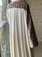 222005 شرشف صلاة رسم باتيك لف بيج و الطرحة مثبتة .