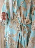 شرشف صلاة لف منقوش بألوان الأزرق والباج من لاجور