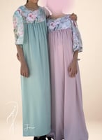 فستان حرير للأطفال بورود