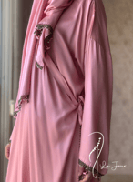 شرشف صلاة لف وردي على بصلي مزين بالكروشيه و الورد...