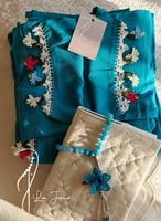 شرشف صلاة لف قطن ازرق بالكروشيه و الورد الاويا فخم