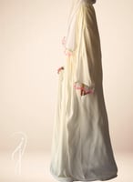 شرشف صلاة اويا ورد وردي لف ابيض و الطرحة منفصلة