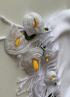 طرحة بيضاء وأصفر مزبن بكروشيه ورد تركي فاخر