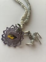 سبحة ٩٩ رمادي مزينة بوردة أويا