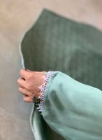 شرشف صلاة سستة أخضر فستقي مزين بالكروشيه و الورد ا...