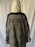 شرشف صلاة لف طرحة اسودو بيج منقوش و الطرحة منفصلة...