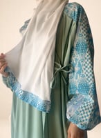 شرشف صلاة باتيك لف مفتوح تفني و الطرحة نفس لون الش...