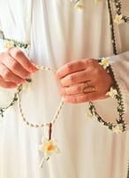 شرشف صلاة لف ستان ابيض بالورد الاويا المميز