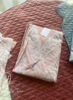 مجموعة 3 اطقم شراشف سستة دانتيل قطن منقط