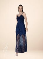 قميص نوم وروب كحلي حرير و دانتيل