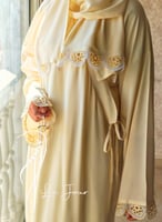 شرشف صلاة لف اصفر باستال فاتح مزين بأويا يدوي من ل...