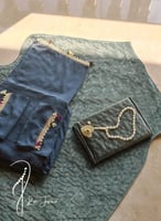 شرشف صلاة لف ازرق بالكروشيه و الورد موف و الاخضر ا...