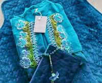 شرشف صلاة لف أزرق فيروزي مزين اويا يدوي أخضر وفيرو...