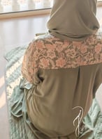 شرشف صلاة أخضر لف رسم باتيك ورد أخضر باستيل