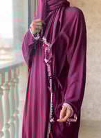 شرشف صلاة لف أحمر مزين بالكروشيه