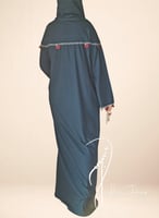 شرشف صلاة سستة ازرق غامق مزين بالكروشيه احمر من لا...