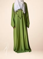 شرشف صلاة سحاب اخضر مزين بالكروشي كرز احمر يدوي .