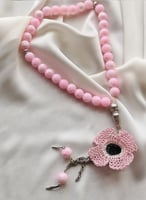 سبحة 33 وردي مزينة بوردة أويا كروشيه