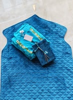 شرشف صلاة لف أزرق فيروزي مزين اويا يدوي أخضر وفيرو...