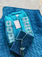 شرشف صلاة لف أزرق فيروزي مزين اويا يدوي أبيض و فير...