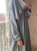 شرشف صلاة أخضر باستيل سستة مزينة بالكروشيه الوردي