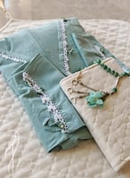 شرشف صلاة سستة أخضر باستيل بالكروشيه و الورد الاوي...