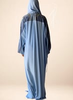 شرشف صلاة رسم باتيك لف ازرق و الطرحة مثبتة .