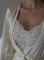 قميص نوم وروب اوف وايت حرير ستان