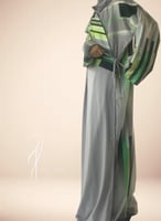 شرشف صلاة بمرد رمادي واخضر لف و الطرحة مثبتة