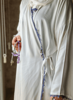 شرشف صلاة لف ابيض ستان مزين بالورد الاويا الموف ال...