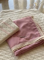 شرشف صلاة مربع وردي مثل الملاية اللف