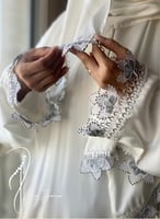 شرشف صلاة لف ابيض مزين بالاويا الفضي