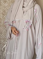 شرشف صلاة بسستة كروشيه رمادى على بنك و الطرحة مثبت...