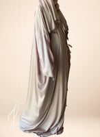 جلابية صلاة لف دستي بنك على موف مزين بالكروشيه عنا...