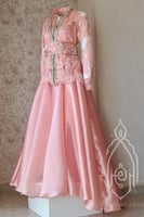 قفطان أورغانزا خربزي مطرز مع حزام