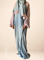 شرشف صلاة رسم باتيك لف اخضر و موف و الطرحة مثبتة .