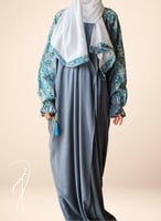 شرشف صلاة لف رسم باتيك رصاصي على ازرق الطرحة مثبتة