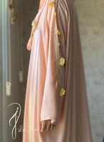 شرشف صلاة سحاب خربزي كروشيه يدوي و الطرحة مثبتة.