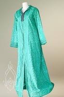 قفطان من الحرير بطبعات زهور