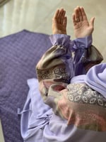 226002 شرشف صلاة رسم باتيك لف موف و الطرحة مثبتة .