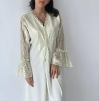 قميص اوف وايت حرير و دانتيل