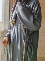 شرشف صلاة لف زيتي على رمادي بالكروشيه و الورد طوبي