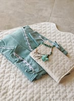 شرشف صلاة سستة أخضر باستيل بالكروشيه و الورد الاوي...