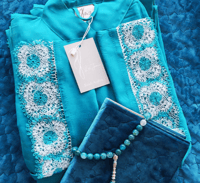 شرشف صلاة لف أزرق فيروزي مزين اويا يدوي أبيض و فير...