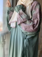 شرشف صلاة رسم باتيك لف اخضر ورسم موف و الطرحة مثبت...