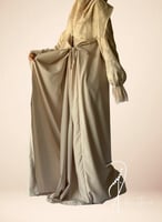 شرشف مرد لف رمادي على لفندر باستيل بنفسجي دانتيل ط...