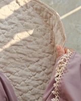 شرشف سستة بني فاتح مزين بالكروشيه اليدوي من لاجور