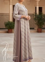 ثوب بنفسجي نقشة باتيك من لاجور حق رمضان