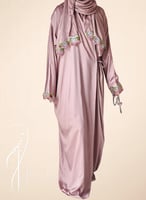 شرشف صلاة لف بني فاتح بوردة أويا يدويّة من لاجور