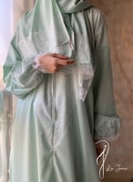 شرشف صلاة دانتيل تفني سحاب و الطرحة مثبتة.